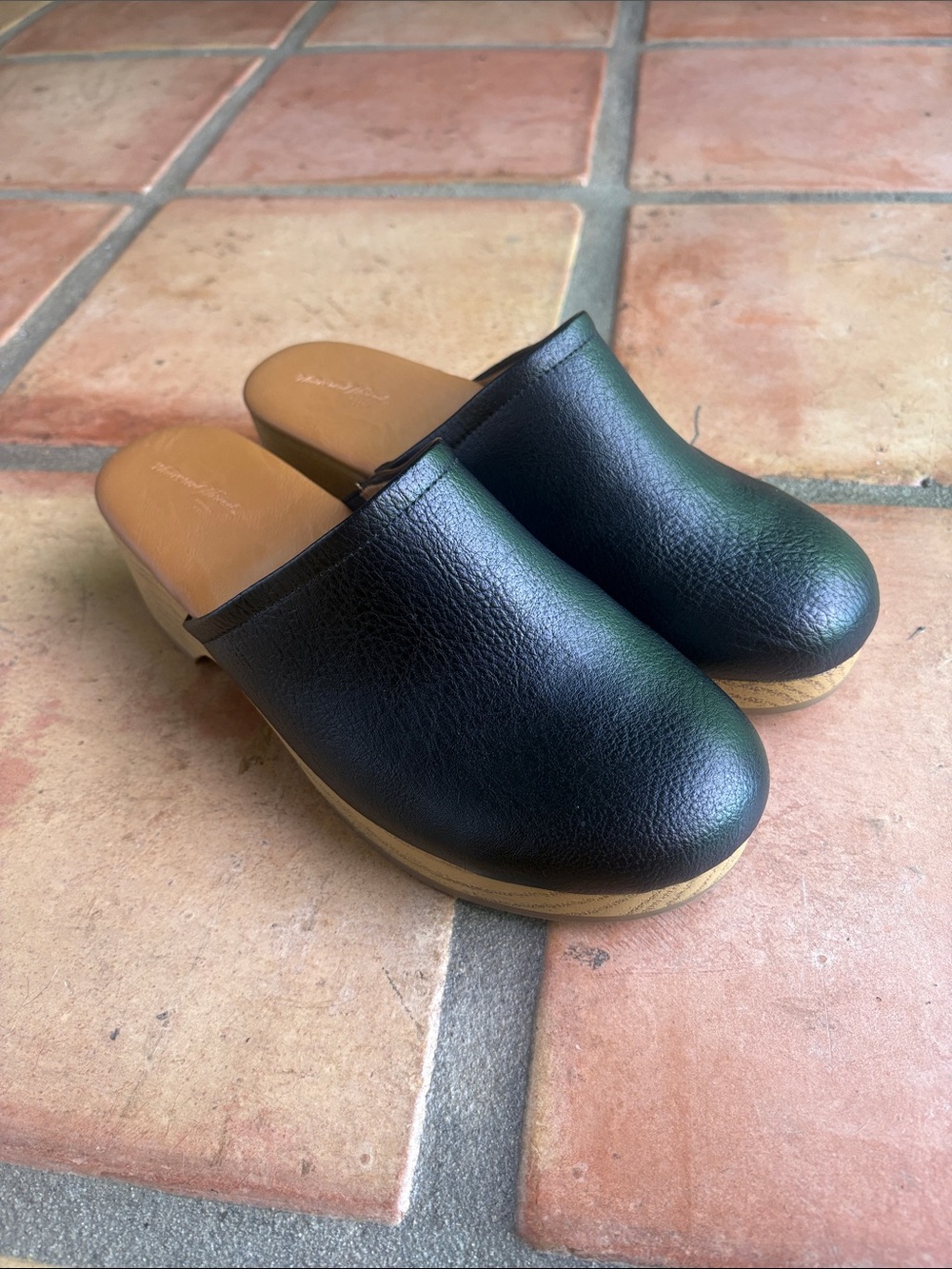 Universal Thread Black Leather Slip-On Clogs, Size 8.5